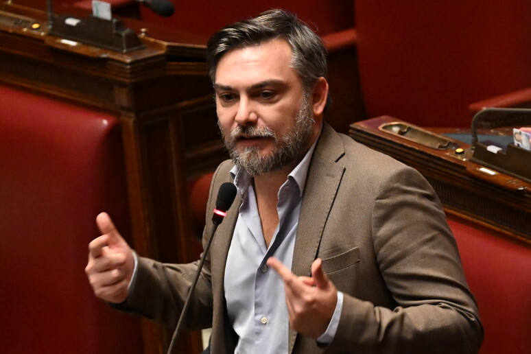 «La divisione non è anagrafica: è di classe»: Riccardo Ricciardi si racconta a Requiem Pamphlet